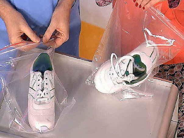 Как избавиться от запаха плесени на одежде и обуви