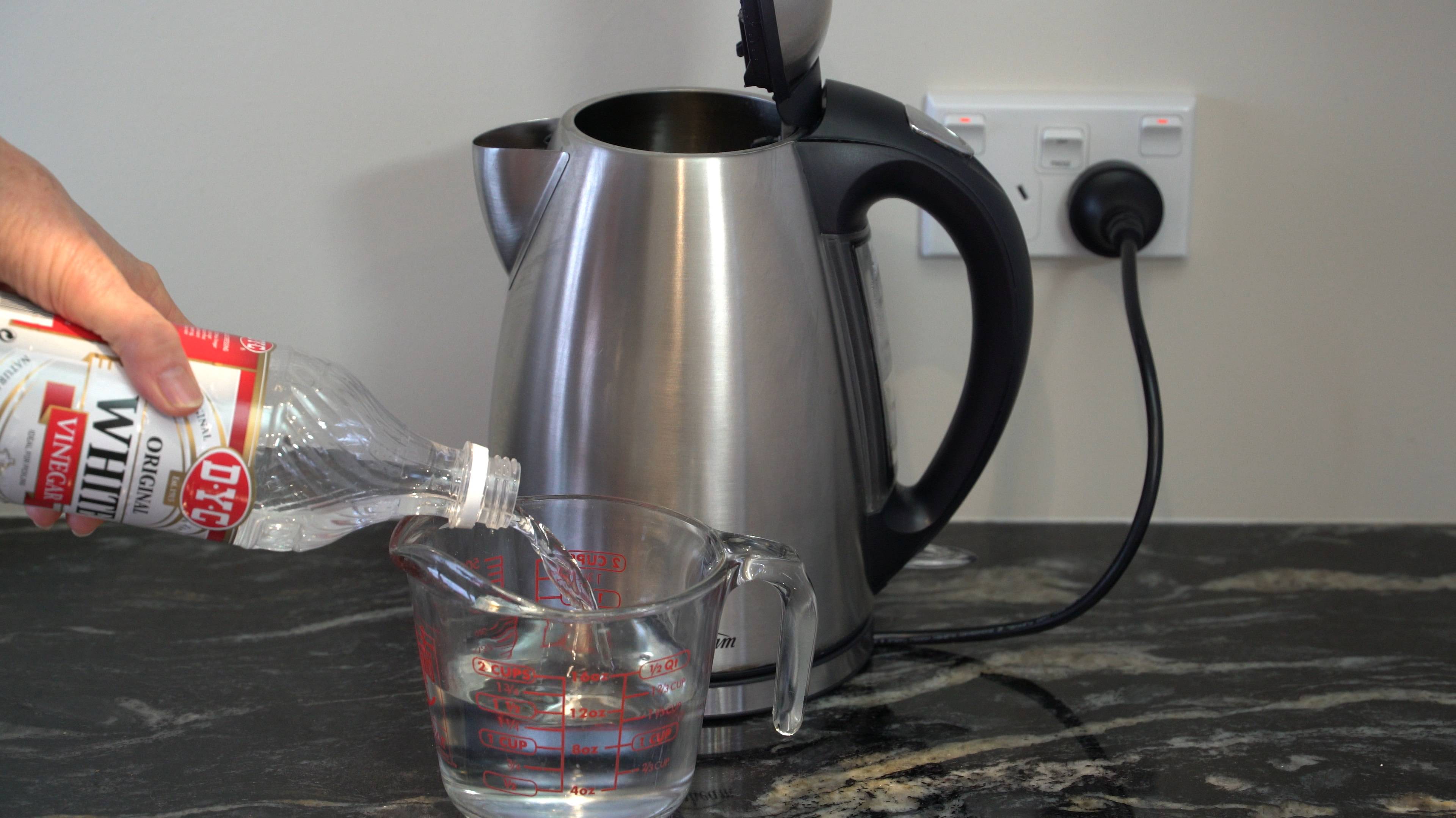 Как избавиться от запаха пластмассы в технике: чайнике и пр.