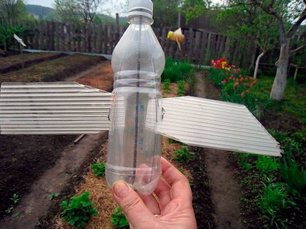 Простая вертушка из пластиковой бутылки